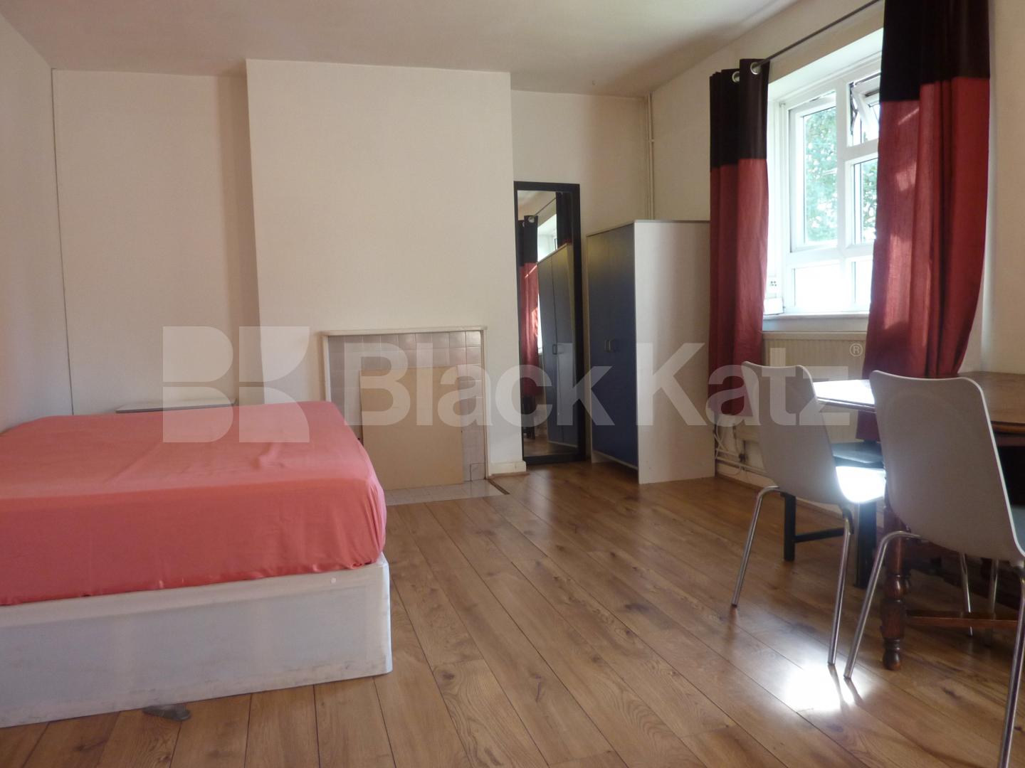 			3 / 4 BED BY CAMDEN MARKET!  , 3 Bedroom, 1 bath, 1 reception Flat			 Hawley Road, CAMDEN